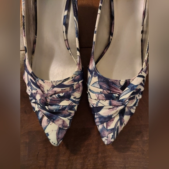 New York Transit Size 8.5 Women's Wrap Front, Floral Heels. Tried on once!! - Picture 3 of 6